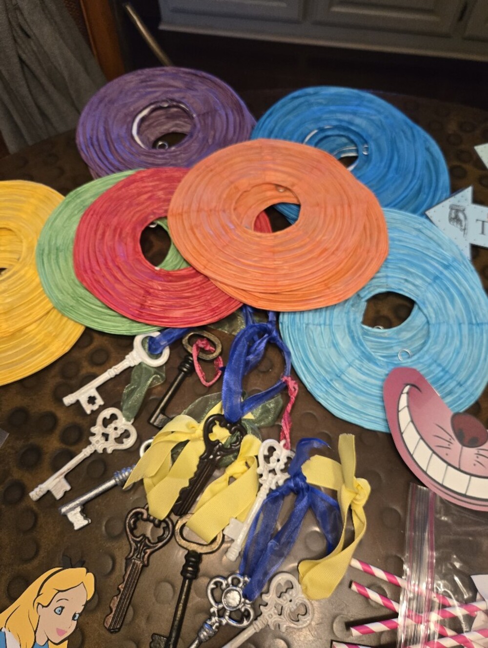 Birthday Party Supplies- Alice In Wonderland - Picture 10 of 16